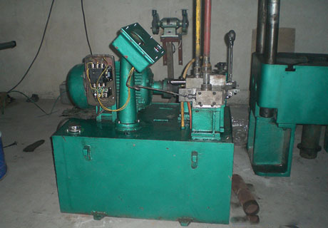 100吨液压机维修
